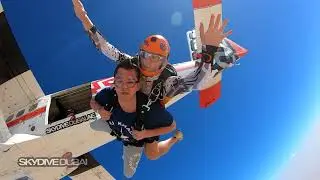 Desert SkyDiving in Dubai Desert Dropzone. My own experience!  (CC)