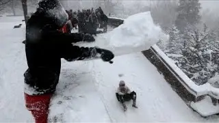 In US capital, residents brave 'Snowzilla' to go sledding