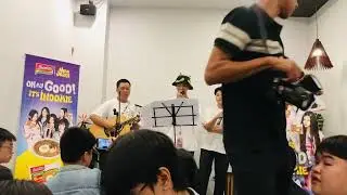 &lsquo;Ditto&rsquo; acoustic cover by VinylJeans Band at Indomie Event in HCM city 171124
