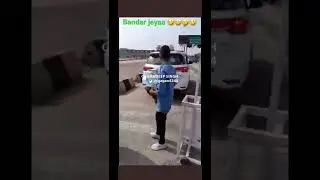 Khali slapped the toll tax supervisor for asking him for his ID card and was recorded after that