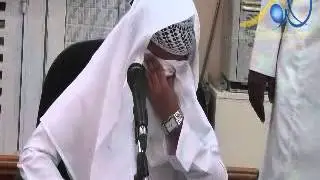 مشهد مؤثر طالب يبكي حين ختم القرآن تصوير عدسة المحترف