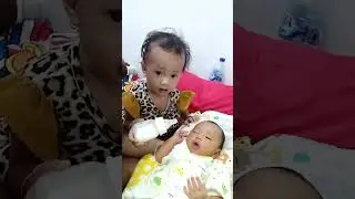 BALITA LUCU MOMONG BAYI ||KAKAK ALISHA UMUR 14BULAN PUNYA ADIK BARU UMUR 1MINGGU||#bayilucu #anak
