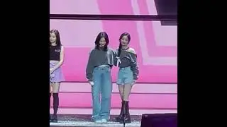 MiHyun hugging 💗 Vs JeongHyo pushing ✋🏻 Cr: @tomotwicepoyo  TW 🐦 #twice #jeongyeon #jihyo #mihyun