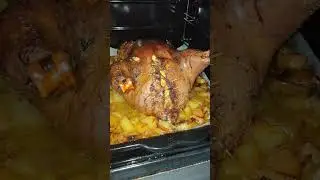 Pollo ripieno, cottura perfetta nella cucina a legna