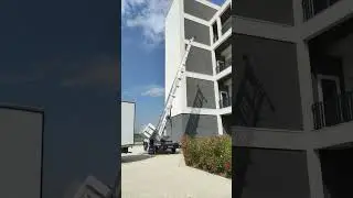 Smontaggio dell'autoscala di Traslochi Boris - Impressionante opera di ingegneria!