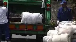 ゴミ収集車　布団・毛布・衣類
