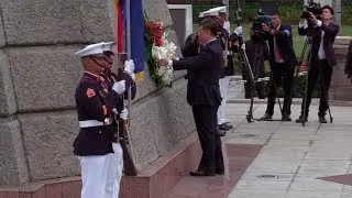 China’s Xi offers wreath before Jose Rizal statue at Luneta