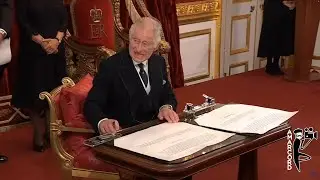 RE CARLO SI FA SPOSTARE IL PORTAPENNE - ECCO COM'&Egrave; ANDATA REALMENTE