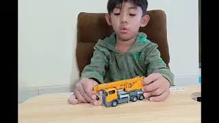 Bongkar dan Mainkan Diecast Siku, Telescopic Crane Truck Super Siku model 1859. Scale model 1:87