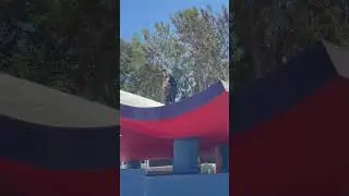 SKATER RISKS HIS LIFE #skateboarding #skateboardingisfun #shorts #skateclipsdaily #neverbeendone