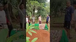 Prosesi pemakaman Almarhum Bapak Encok Carsa Bin Nisan. 
