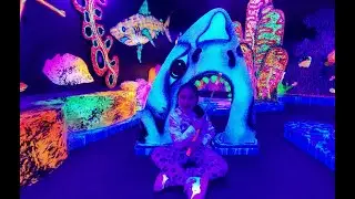 PUTTING EDGE MINI GOLF | LAUGH WITH LIANA