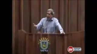Andr&eacute; Puccinelli &eacute; vaiado