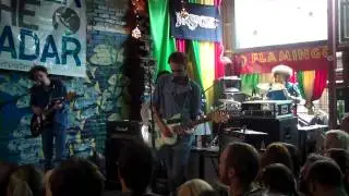 Yuck - Get Away (Live @ SXSW) 2011