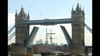 The innovative construction of London's Tower Bridge seen through old, vintage photos, 1886-1895
