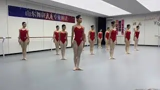No.80 Dance Girl class Flexibility training