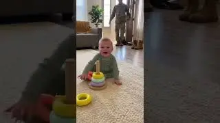 👶 Малыш игнорирует его&hellip; Пока он не скажет ВОТ ЭТО 😭🇺🇸