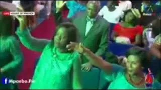 Sonie Badu Stood up for Bro  Sark in Powerful Worship   YouTube