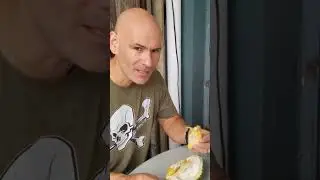 ем самый вонючий фрукт в мире. впервые пробую дуриан. #путешествие #приключение
