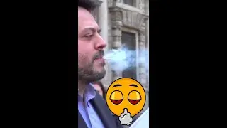 #SHORTS Il consigliere di Milano fuma marijuana davanti al Comune. Ecco perch&eacute;