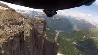 Uli Emanuele flies the Pordoi