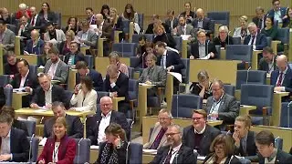 Bortre tidsgr&auml;ns i sjukf&ouml;rs&auml;kringen tillbaka &ndash; riksdagen gick emot regeringen - Nyheterna (TV4)