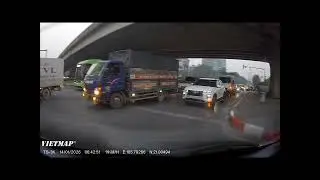 Qua đèn đỏ ngã tư đại lộ Thăng Long - Trần Duy Hưng theo hiệu lệnh csgt sáng ngày 14/01/2026 
