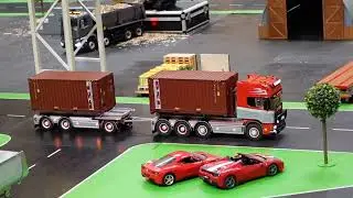 AMAZING RC SCANIA TRUCK LAAD CONTAINERS EN BOUWMATERIALEN