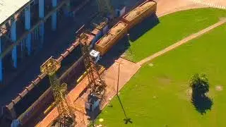 Rodotrem descarregando cana para moagem na usina raízen unid.  Maracaí-SP 