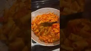 Rigatoni alla vodka ￼#food #pasta #fypシ #cooking #vodkasauce