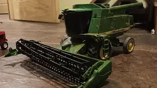 Cleaning out of my 9750sts john deere toy combine and  getting it ready for the wheat harvest 🚜