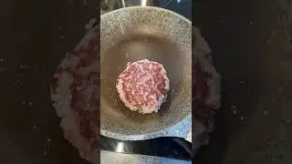Сочный чизбургер 🍔 #food #chef #cooking #cheeseburger #mcdonalds #turkey  #чизбургер