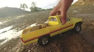 SIMPLE PLAY RC CAR EVERYDAY WITH FMS HILUX 1983