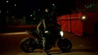 Epic Battle Ducati Monster Vs Supermotard / Arrow 3x02 #ducati #monster #supermotard #icon