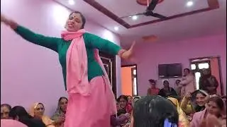 Paharidance #pahadifolkmusic #pahariculture लाजवाब डांस किया है मोहतरमा ने#himachalichori 