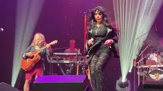Heart Tribute &ldquo;Bad Animals&rdquo; perform &ldquo;Straight On&rdquo;