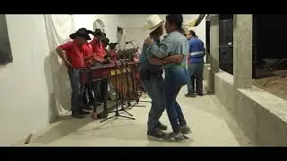 Esta Ermosa familia Nos visito desde xela nomas para Escuchar la marimba en vivo y conoser al grupo 