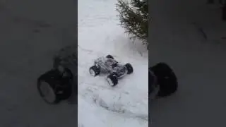 Радиоуправляемая Машина E-MAXX зимой