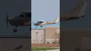 1986 Cessna 172P Skyhawk P | Landing | New Century AirCenter (JCI/KIXD) | N9837L