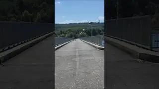 Eine der l&auml;ngsten Fu&szlig;g&auml;nger Br&uuml;cken in Deutschland am M&ouml;hnesee #M&ouml;hnesee #Br&uuml;cke #shorts #short