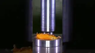 Hydraulic press crushing dehydrated fruit chips, crisp cracking. #hydraulicpress #asmr #shorts