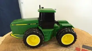 Ertl 1/32 John Deere 8960 4wd - battery operated!