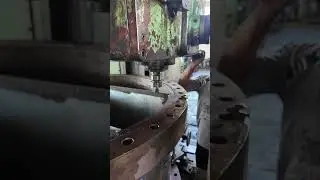 Milling a large workpiece with skill and precision 🏭 #machining