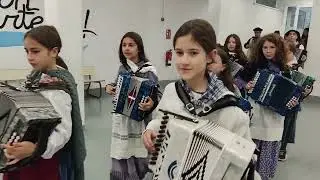 OLENTZERO ETA MARI DOMINGI ESKOLAN 2025