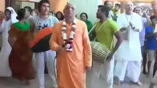#মধুর কীর্তন #মধুর মহারাজ-শ্রীল ভক্তি চারু স্বামী গুরু মহারাজ #spiritual #Sweet,ecstatic Kirtan