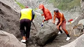 Helping Miners Dig a Corner of a Cliff Next to a Ravine..