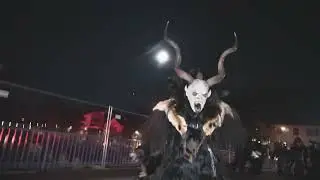 Sfilata dei Krampus-Krampuslauf Chiusa-Klausen, Borgo medievale di Chiusa-Altstadt Von Klausen