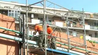 Can Batll&oacute; s'obre al barri / Can Batll&oacute; se abre al barrio