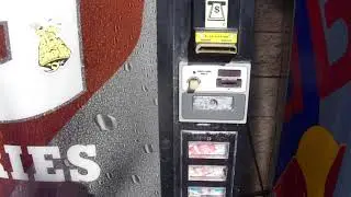 GONE FOREVER: Dixie Narco DN600 Vending Machine @Huntington Beach, CA USA