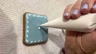 Piping snowflakes